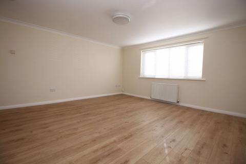 1 bedroom flat to rent, Sunningdale Gardens, Southampton SO18