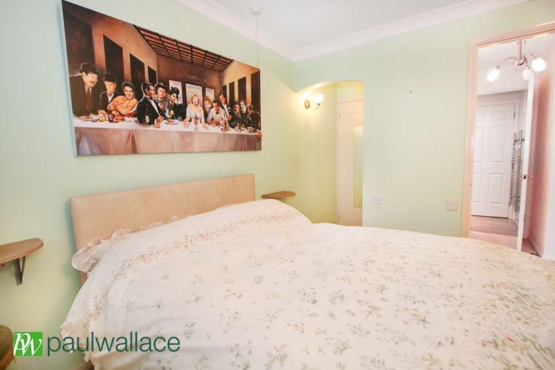 Bedroom with Walk