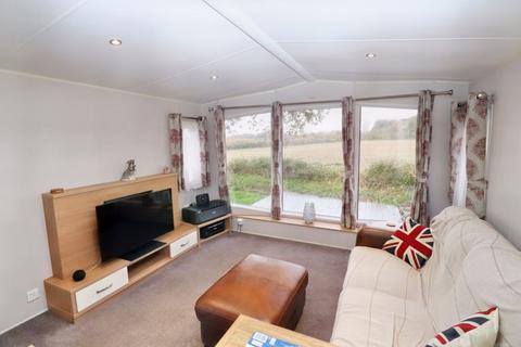 2 bedroom static caravan for sale, Flag Hill, Great Bentley, CO7