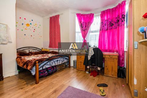 3 bedroom terraced house for sale, Richmond Road, Ilford. IG1