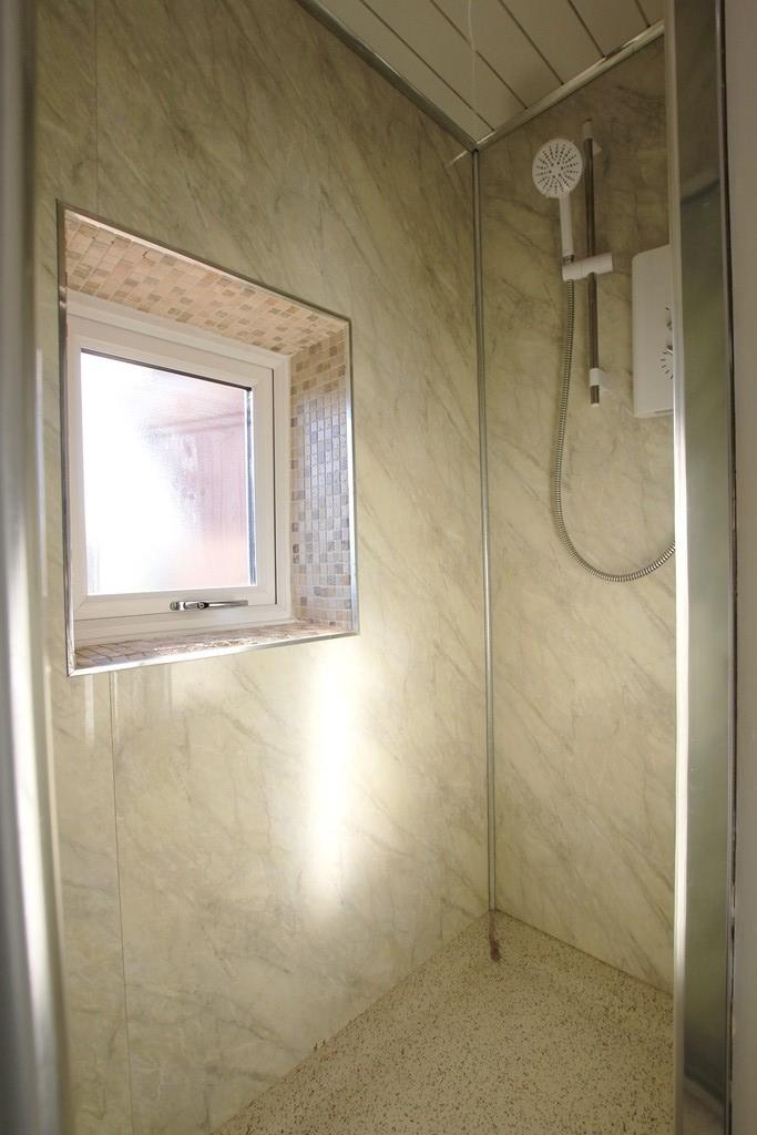 Additional shower room