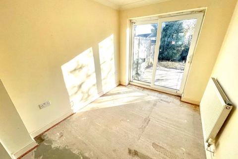 3 bedroom semi-detached house for sale - Tudor Court, Rhostyllen, Wrexham
