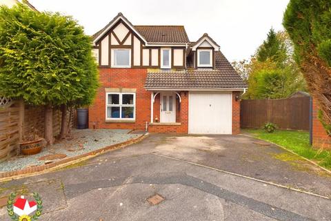 4 bedroom detached house for sale - Highclere Road, Quedgeley, Gloucester