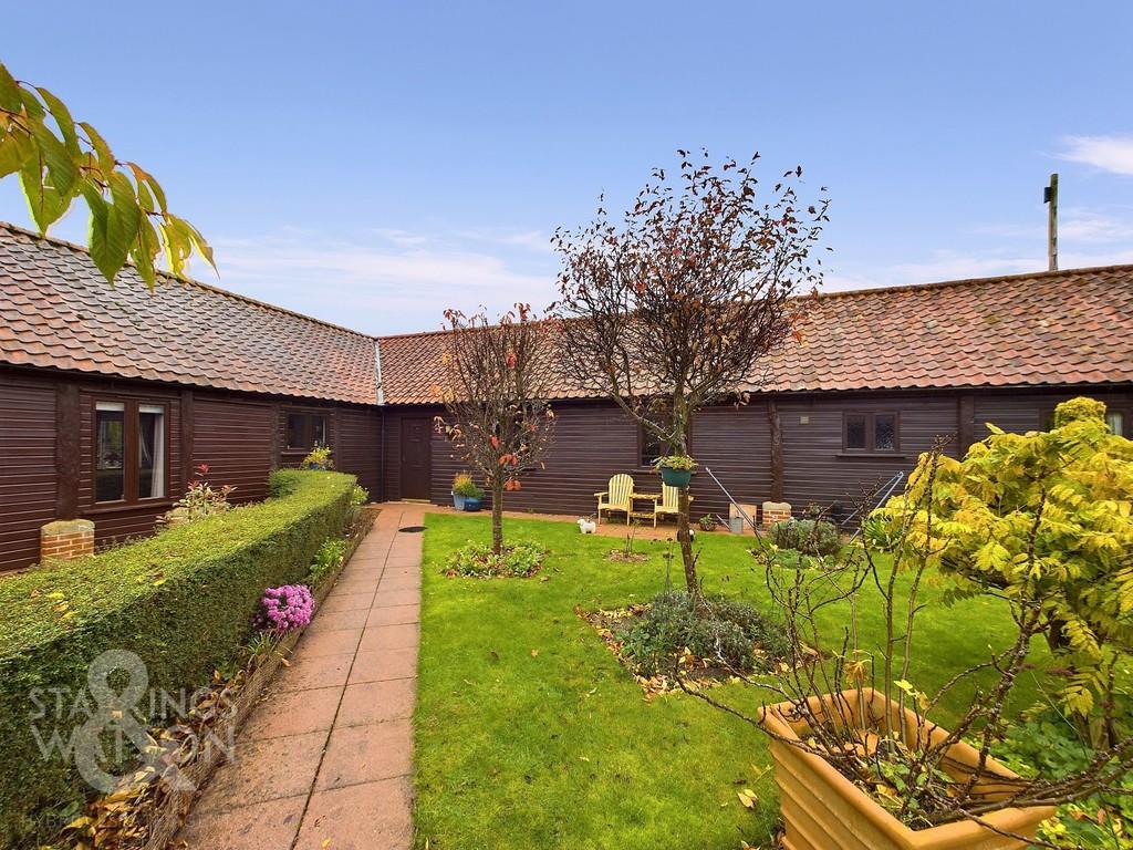Yarmouth Road, Blofield, Norwich 3 bed barn conversion for sale £485,000