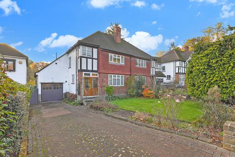 7 Spring Grove, Loughton, IG10 4QA