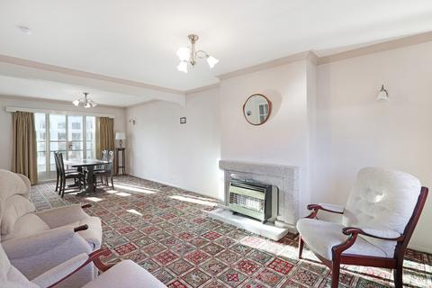 7 Spring Grove, Loughton, IG10 4QA