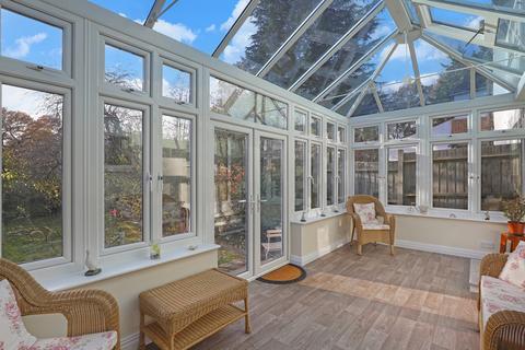 7 Spring Grove, Loughton, IG10 4QA