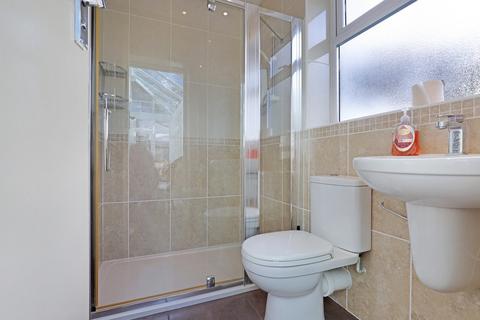 7 Spring Grove, Loughton, IG10 4QA