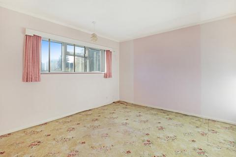 7 Spring Grove, Loughton, IG10 4QA