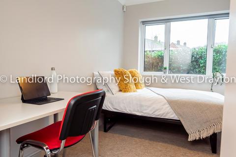 6 bedroom semi-detached house to rent, Cobbett Road, Guildford