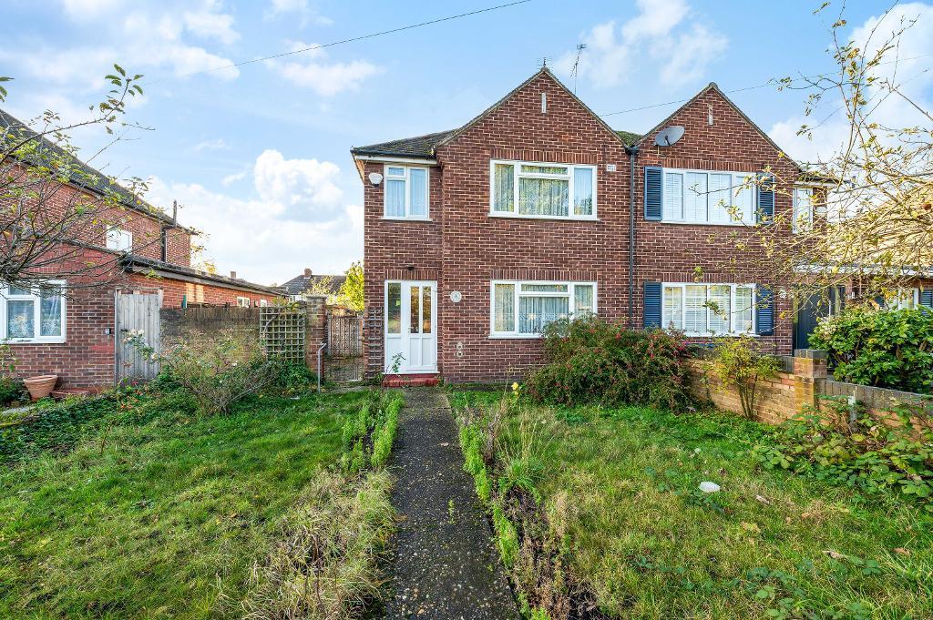 Cray Avenue, Orpington, Kent, BR5 4AA 3 bed semidetached house for