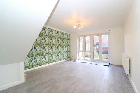 2 bedroom terraced house for sale - Lucas Gardens, Barton Hills, Luton, Bedfordshire, LU3 4BG
