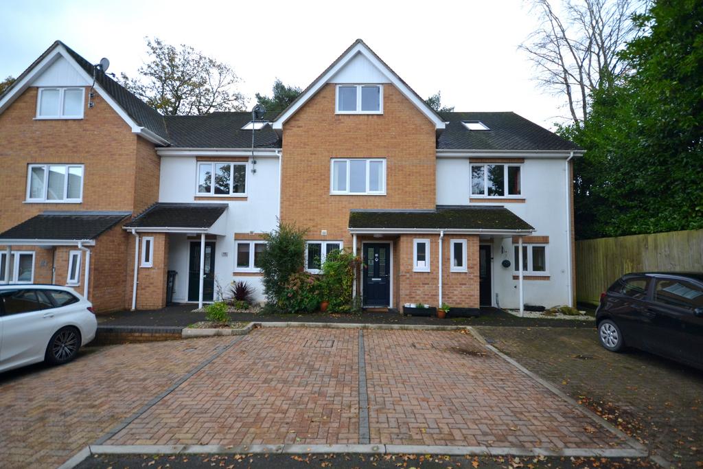 Olivia Close, Corfe Mullen BH21 4 bed terraced house for sale £390,000