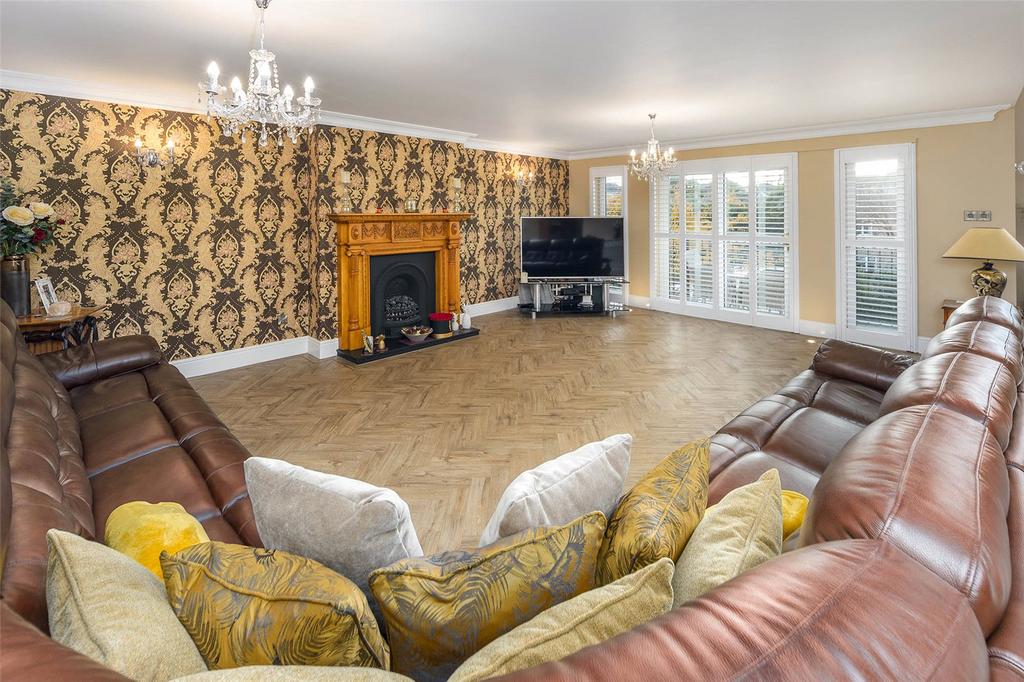 Main House Lounge