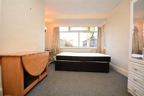 3 bedroom semi-detached house for sale - Eden Drive, Leeds, West Yorkshire