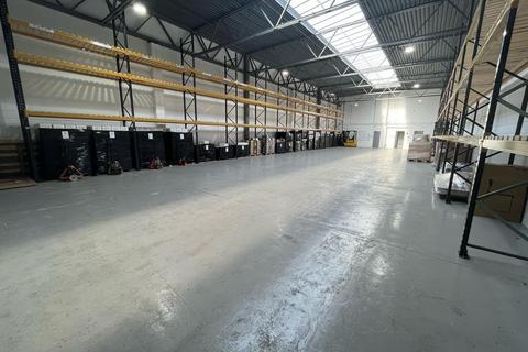 Warehouse to rent - Milton Keynes MK11