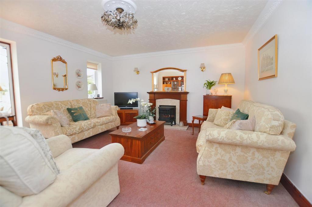 Aran Drive, Sheringham 4 bed detached house for sale £500,000