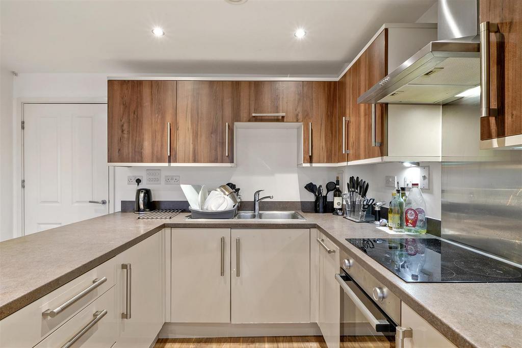 Flat 8, 72 Craven Park - Qy Yy Pz JQcv XVBd JSw TVp.jpg