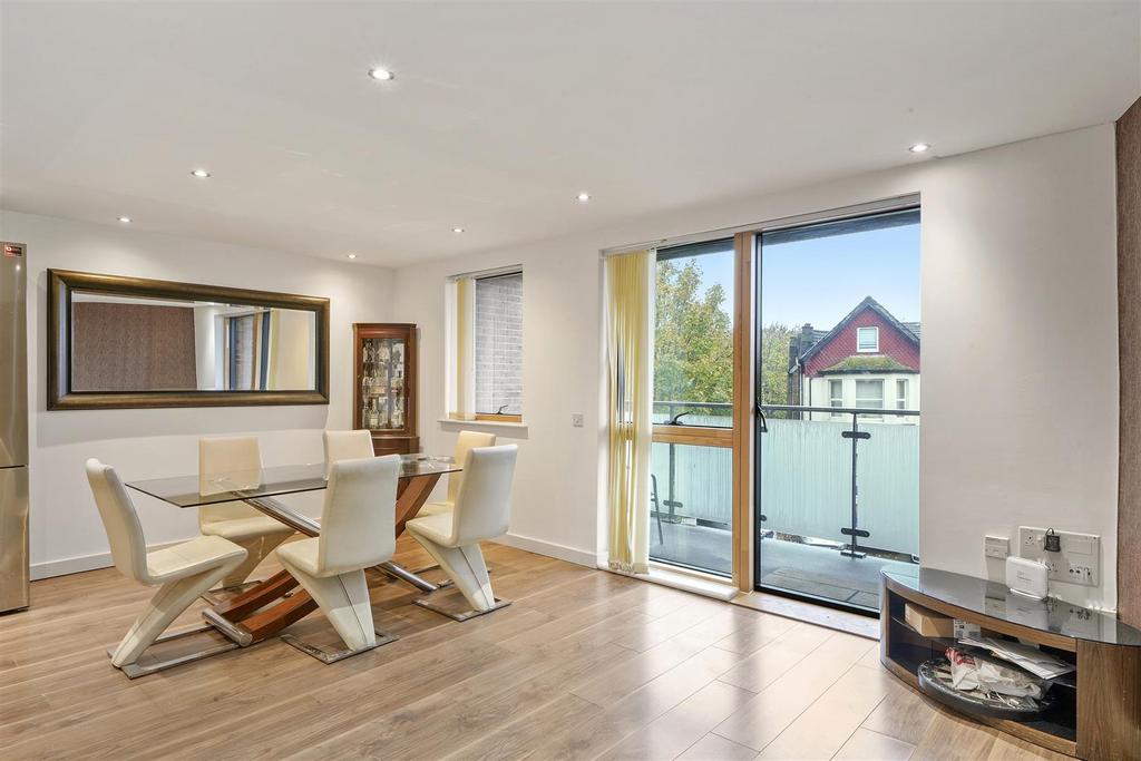 Flat 8, 72 Craven Park - 8 VPPZGB4 ZXom2 ORHa YDf.jpg