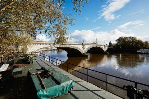 3 bedroom houseboat for sale, The Hollows, Brentford, TW8