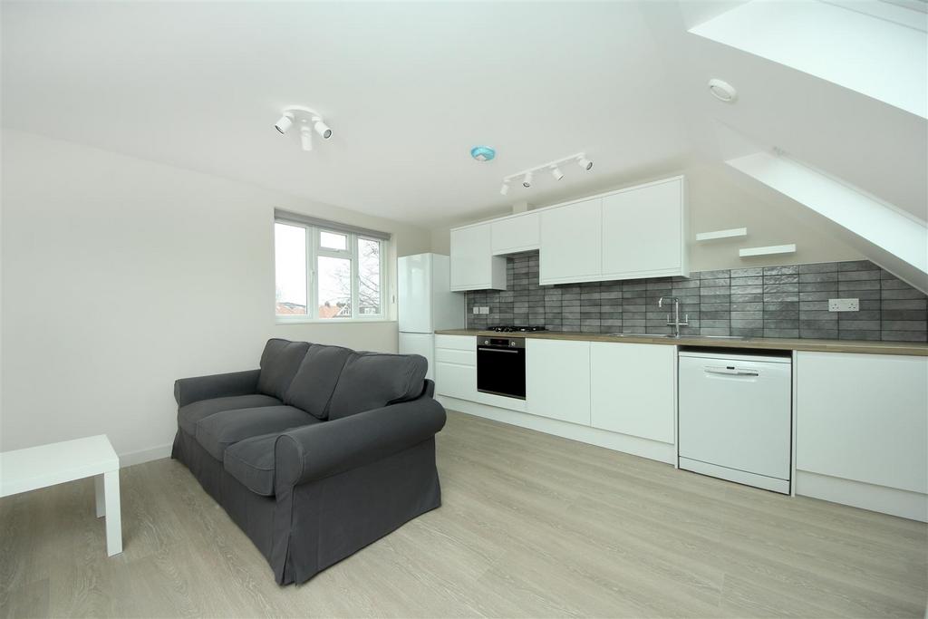Noel Road, W3 2 bed flat to rent £2,100 pcm (£485 pw)