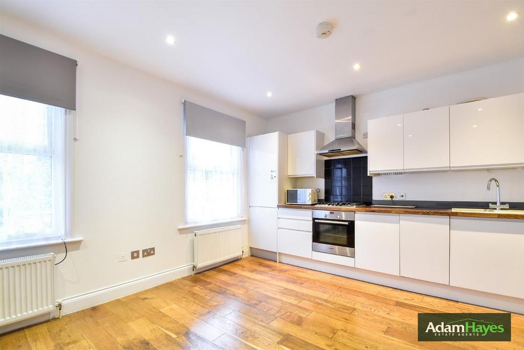 Manor Park Road, East Finchley N2 3 bed apartment £2,200 pcm (£508 pw)