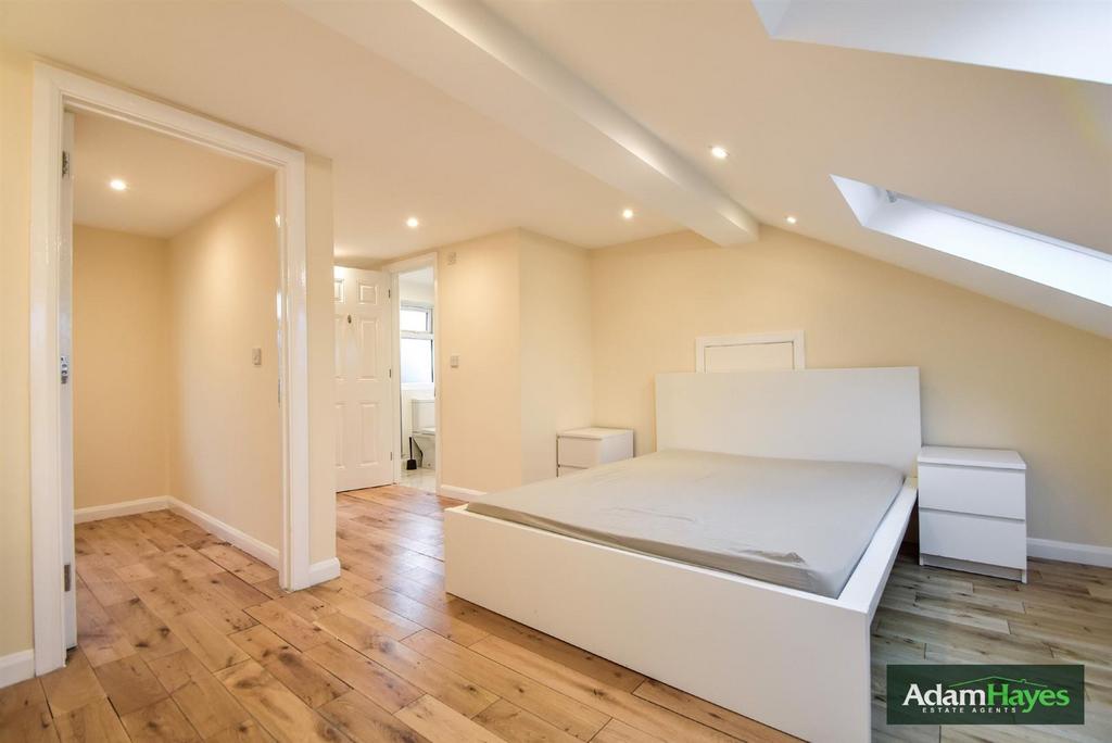 Manor Park Road, East Finchley N2 3 bed apartment £2,200 pcm (£508 pw)