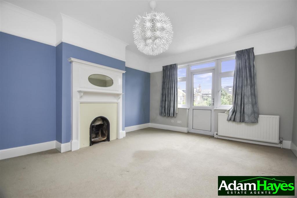 Creighton Avenue, East Finchley N2 4 bed semidetached house £3,250