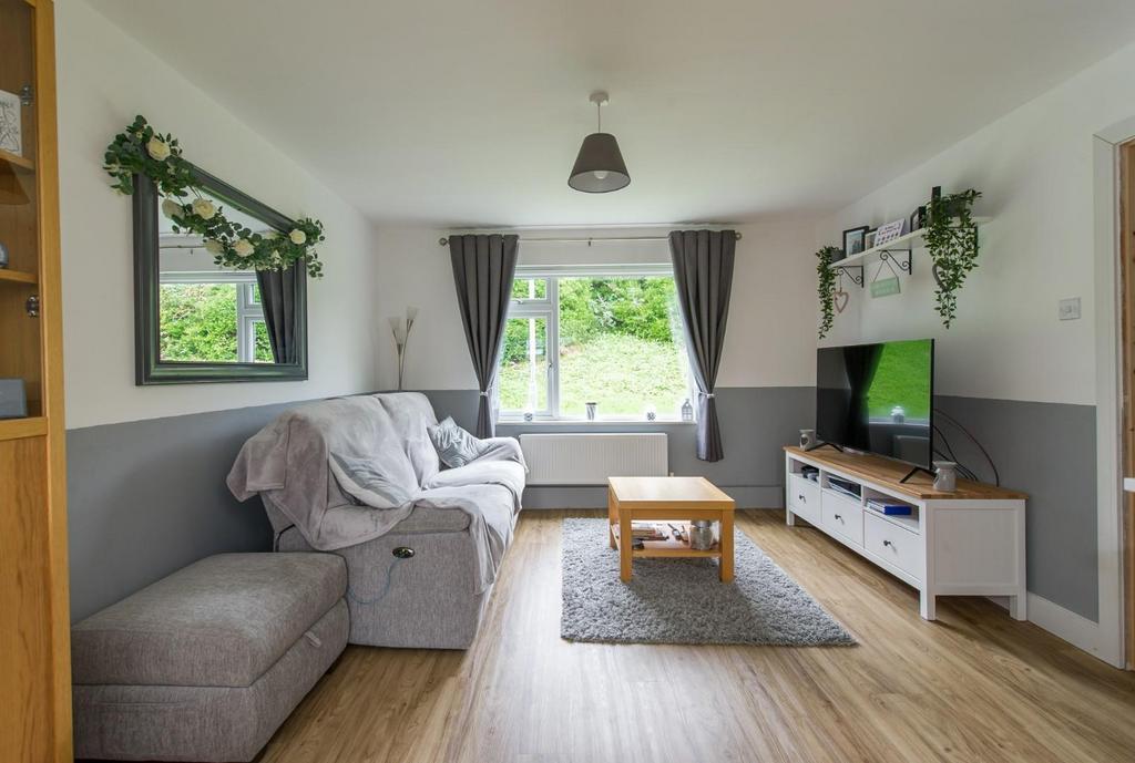 Ingress Gardens, Greenhithe 3 bed terraced house for sale £325,000