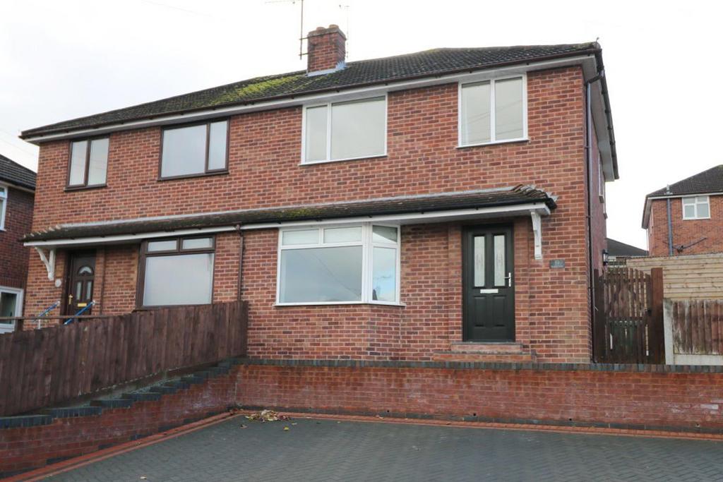 Macaulay Avenue, Hereford, HR4 0JJ 3 bed semidetached house £995 pcm