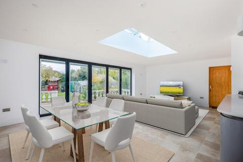 108 Shottery Road, Stratford-upon-avon, CV37 9QB
