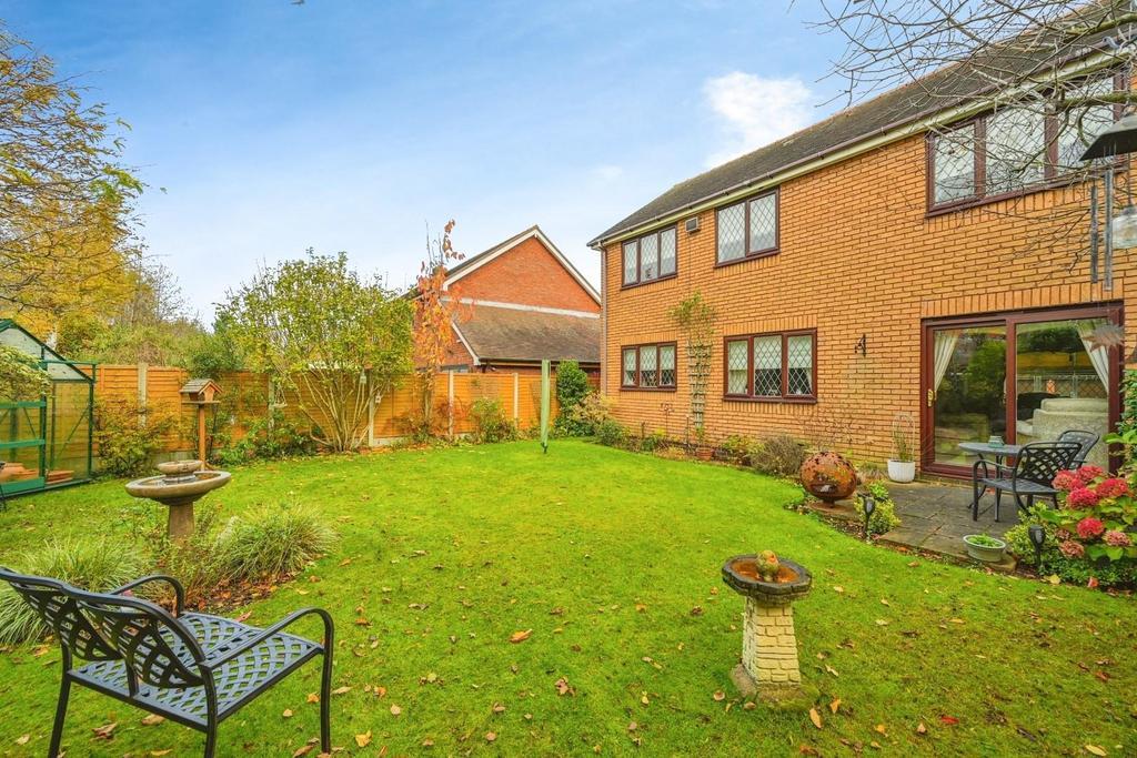 Oakwood Close Shenstone Lichfield 4 Bed Detached House For Sale £