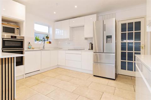 6 Stopham Close, Worthing, BN14 7QE