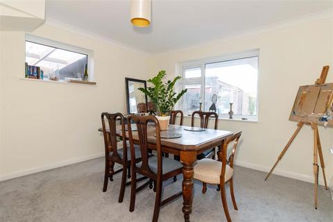 6 Stopham Close, Worthing, BN14 7QE