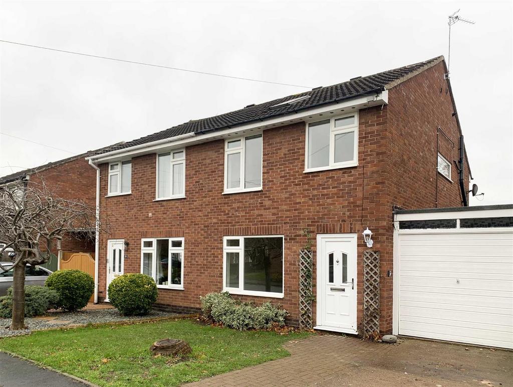 Whitecroft Road, Reabrook, Shrewsbury 3 bed semidetached house £950 pcm (£219 pw)