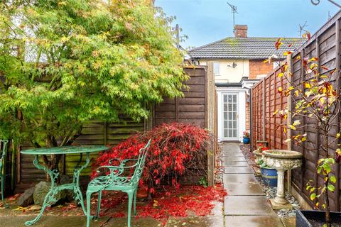 39a Holland Road, Oxted, RH8 9AU