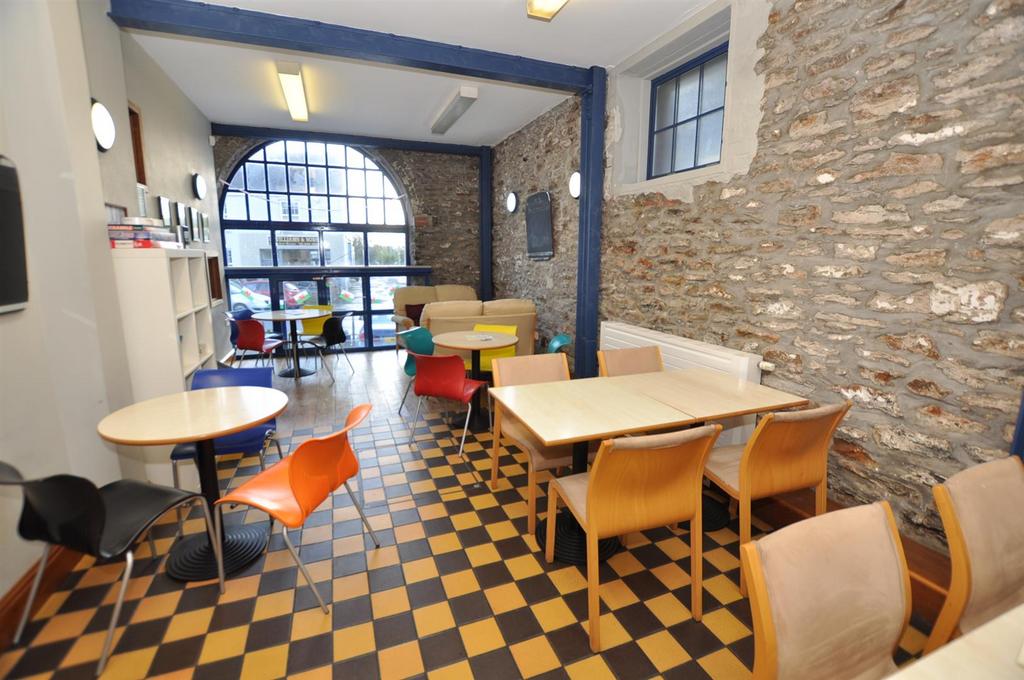Pentre Road, St. Clears, Carmarthen Retail property (high street) to rent £650 pcm (£150 pw)