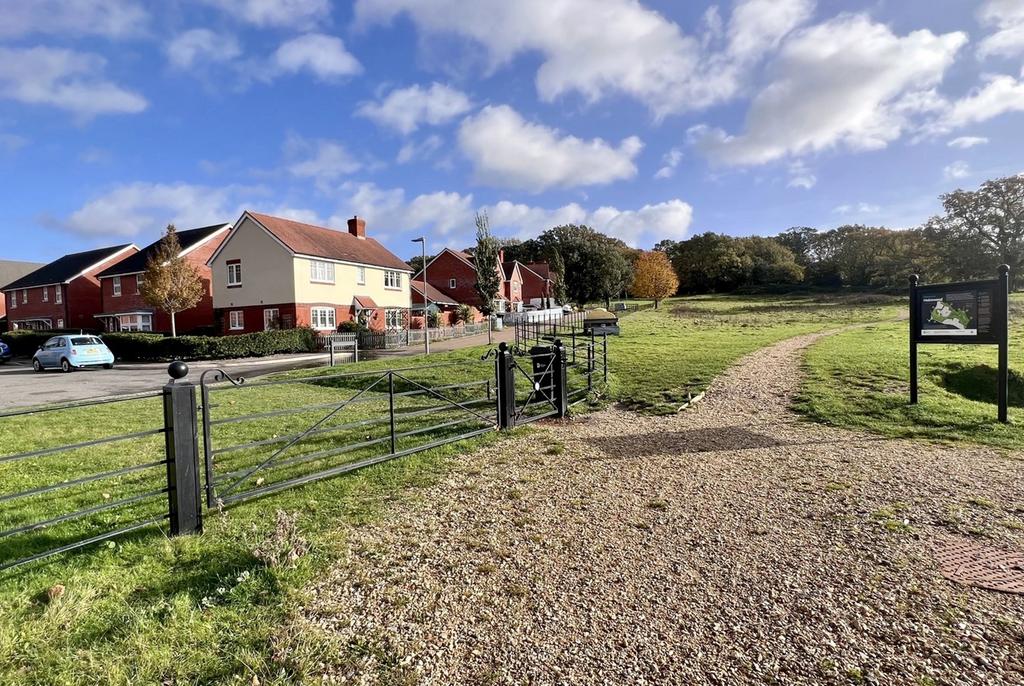 Paddocks Way, Ferndown, BH22 4 bed detached house for sale £485,000