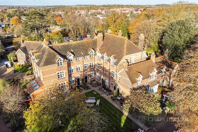 St. Francis Close, Buntingford 4 bed townhouse to rent £2,500 pcm (£577 pw)
