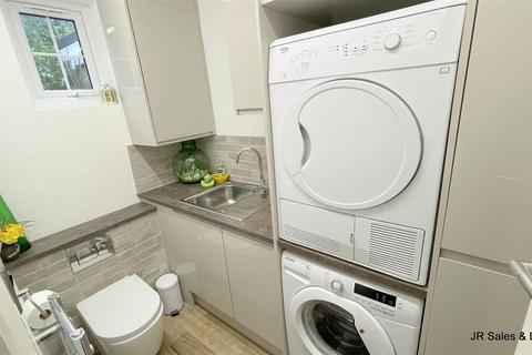 1 Cattlegate Road, Northaw, Potters Bar, EN6 4DL