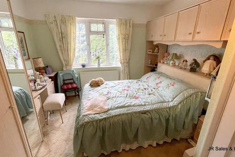 1 Cattlegate Road, Northaw, Potters Bar, EN6 4DL