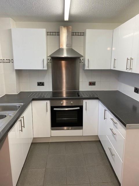 64 Byfield Rise Kitchen.jpg