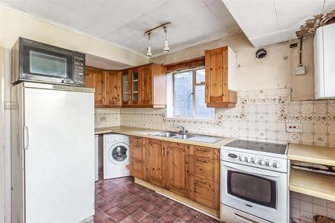 42 Chalkpit Lane, Oxted, RH8 0NE