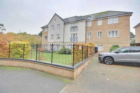 2 bedroom flat for sale - Beckwith Close, Enfield