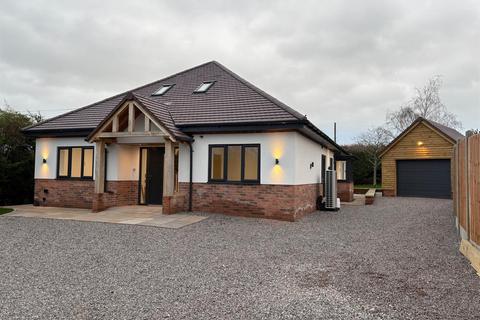 4 bedroom detached bungalow for sale, Blackminster, Evesham