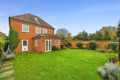 4 bedroom detached house for sale, Chedworth Place, Tattingstone