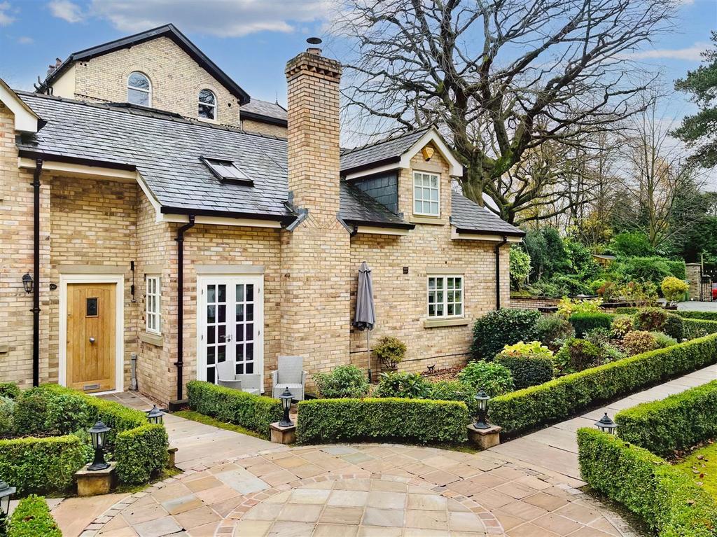 Groby Road, Altrincham 3 bed semidetached house for sale £665,000