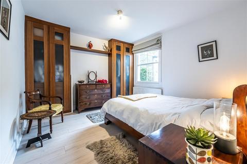 3 bedroom flat for sale, Collingbourne Road,  London