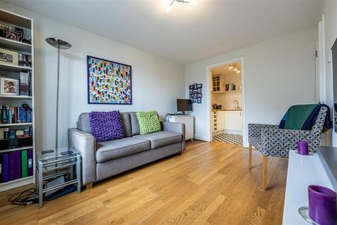 1 bedroom flat for sale, Loftus Road, London W12
