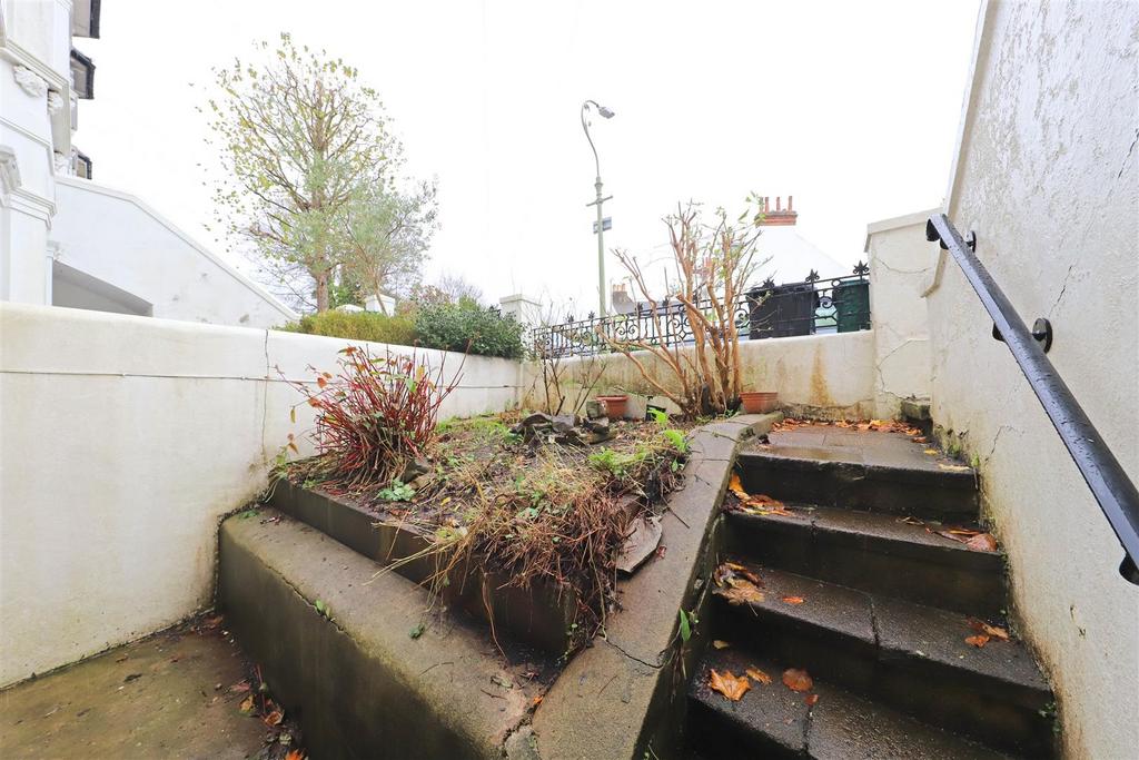 Nicholas james cleveland front garden .jpg